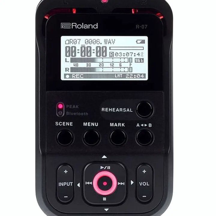 Avis, Test : Roland R-07 black