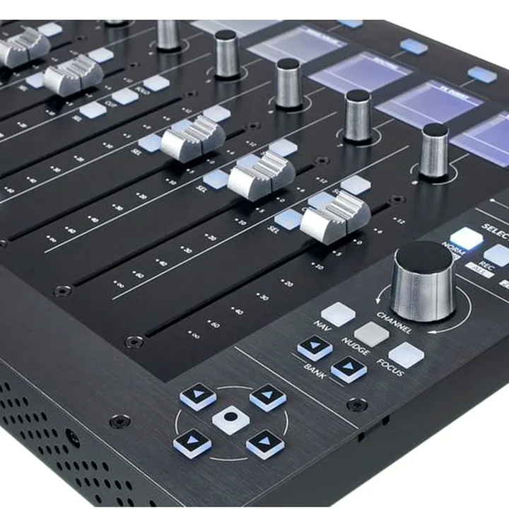 Avis, Test : SSL UF8 UC1 Control Bundle