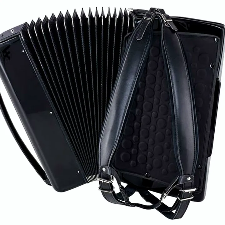 Avis, Test : Startone Piano Accordion 120 IV Black