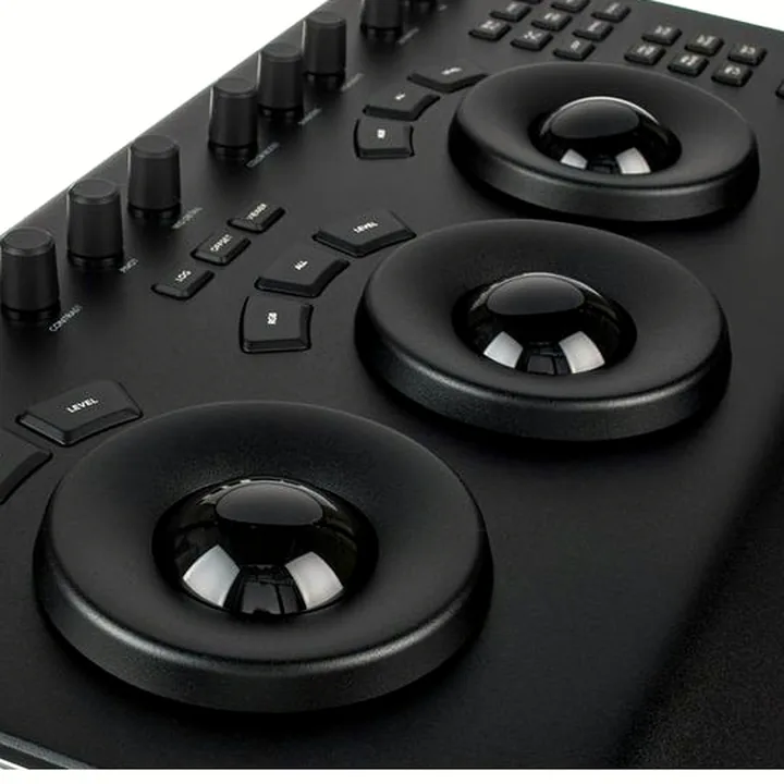 Blackmagic Design DaVinci Resolve Micro Panel : Test, Comparatif & Avis