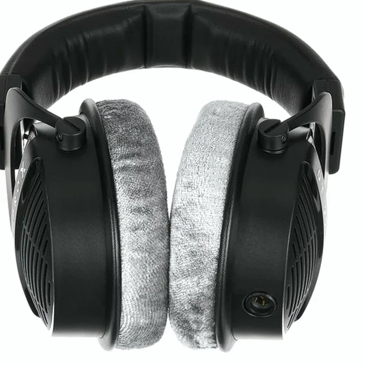 Le casque beyerdynamic DT 990 PRO X , , et