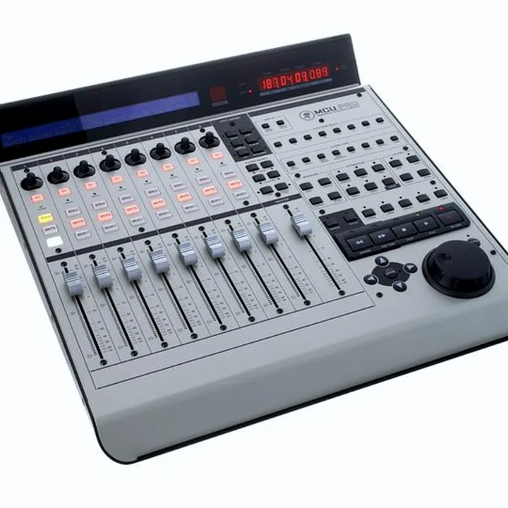Mackie Control Universal Pro , Test, Avis & Comparatif
