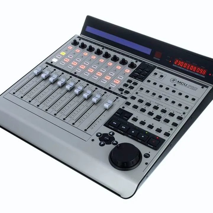 Mackie Control Universal Pro , Test, Avis & Comparatif