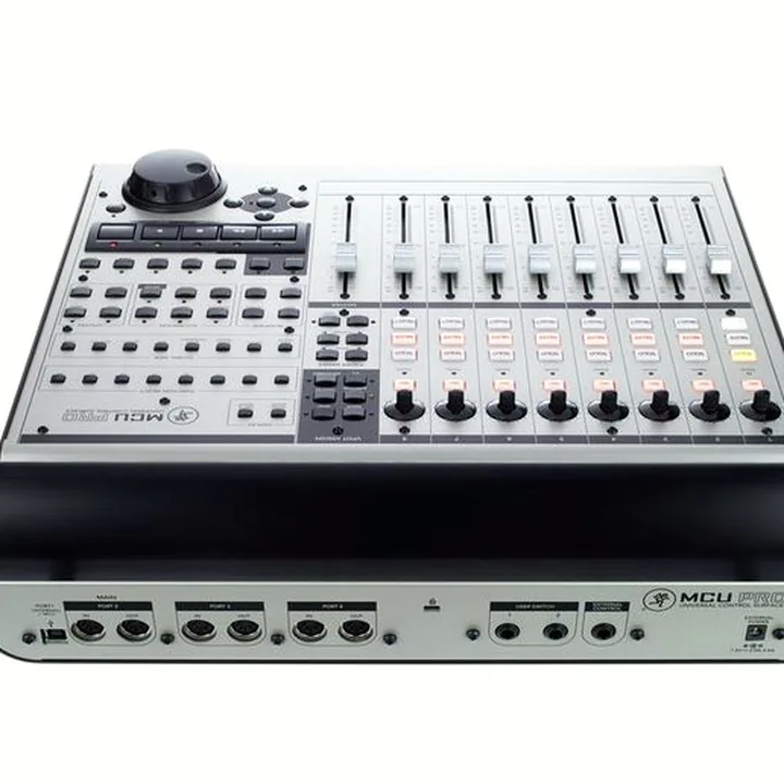 Mackie Control Universal Pro , Test, Avis & Comparatif