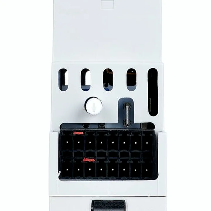 Maintronic AV32 Amplifier Remote Avis, Comparatif & Test