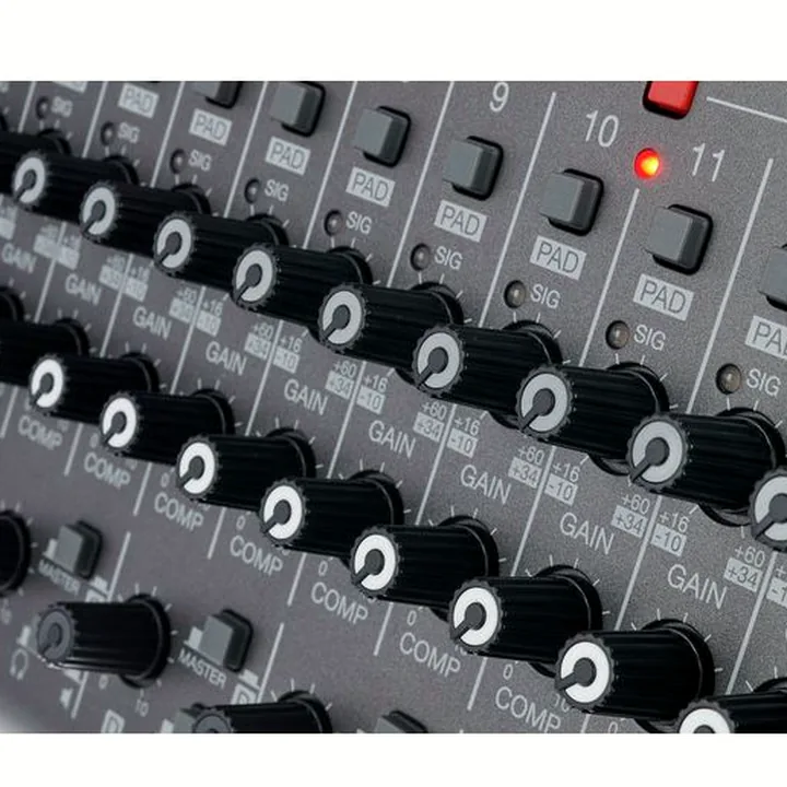 Test et Avis : Zoom LiveTrak L-20R